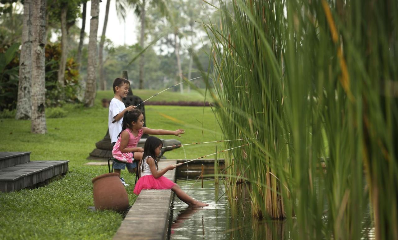 Hyatt Regency Yogyakarta Hotel Слеман Екстериор снимка Fishing at the resort