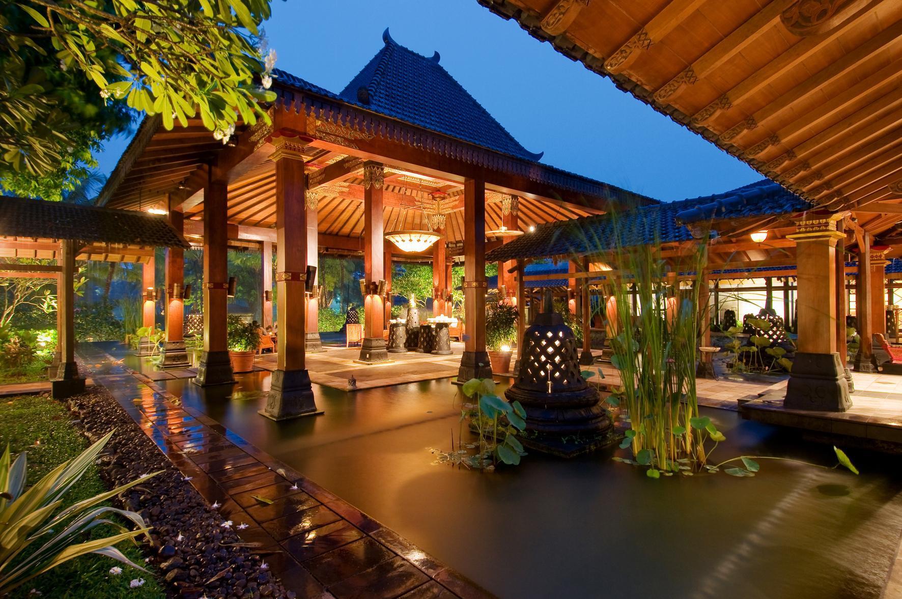 Hyatt Regency Yogyakarta Hotel Слеман Екстериор снимка The lobby of the resort
