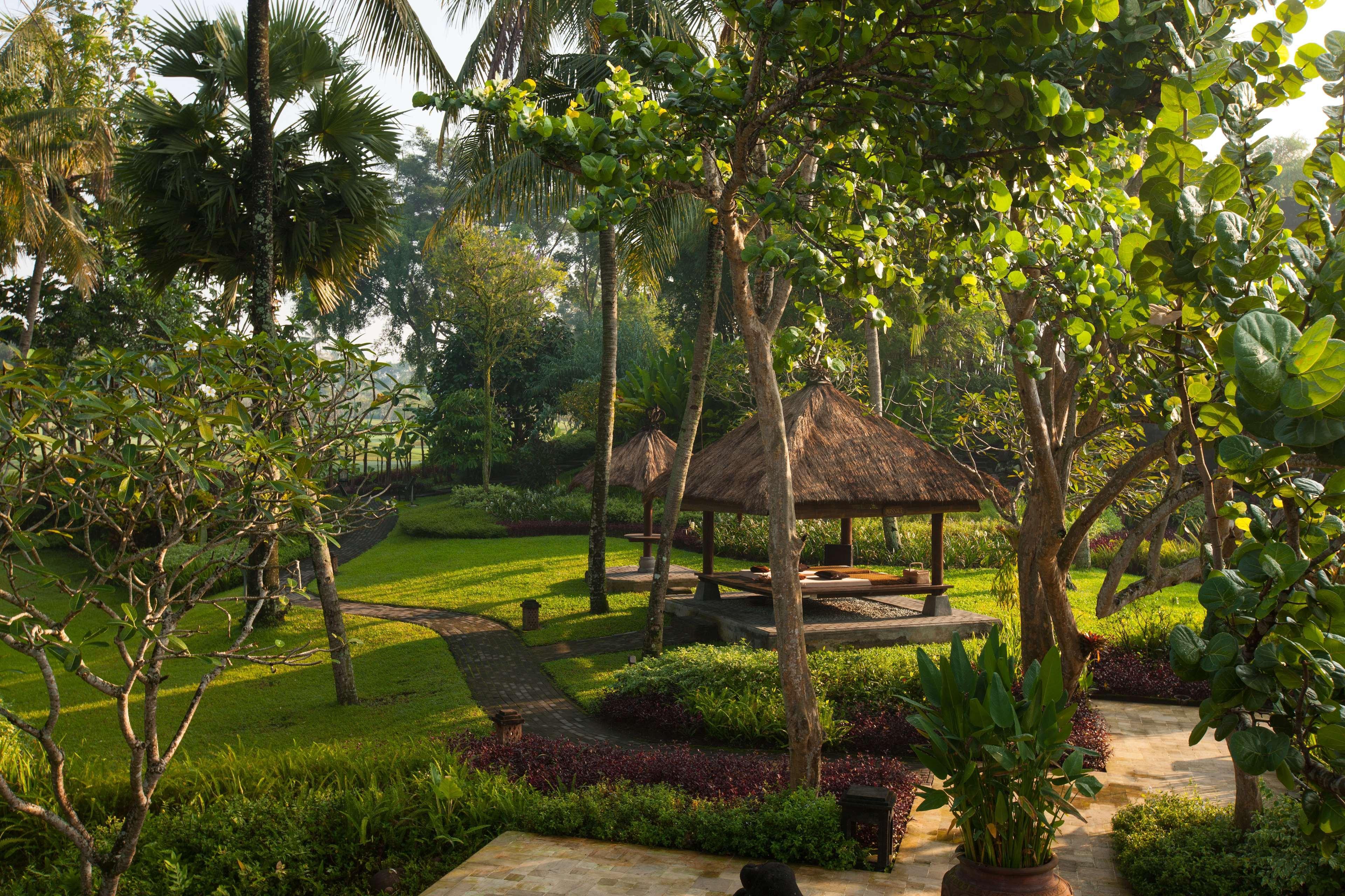 Hyatt Regency Yogyakarta Hotel Слеман Екстериор снимка The gardens of the Four Seasons Resort Bali at Sayan