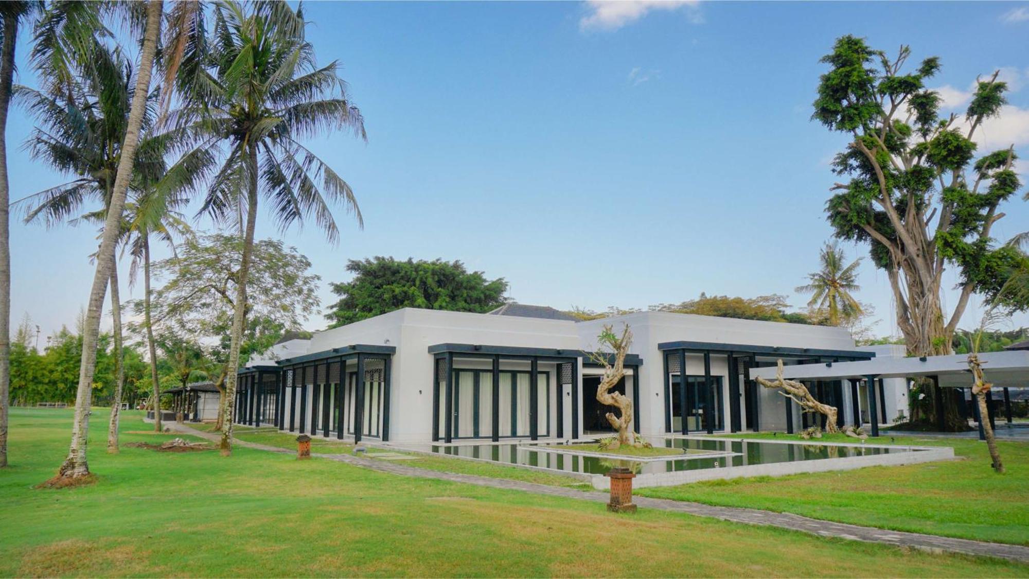 Hyatt Regency Yogyakarta Hotel Слеман Екстериор снимка The new building of the National Museum of Natural History