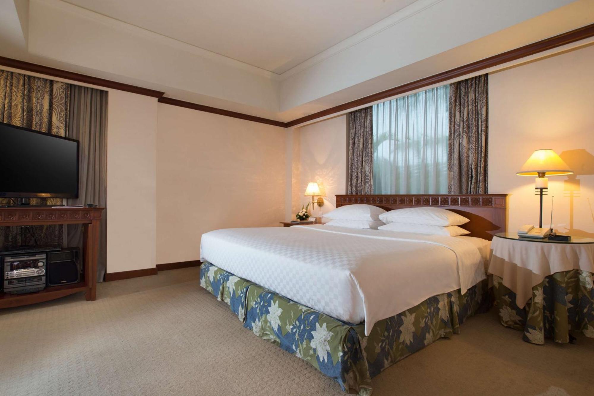 Hyatt Regency Yogyakarta Hotel Слеман Екстериор снимка A bedroom at the hotel