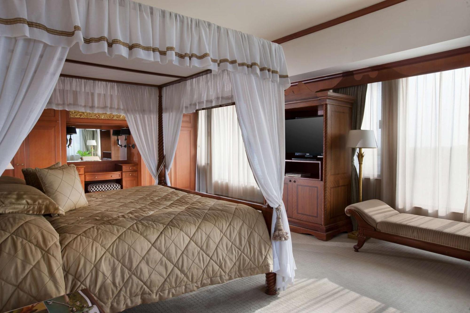 Hyatt Regency Yogyakarta Hotel Слеман Екстериор снимка A bedroom at the hotel