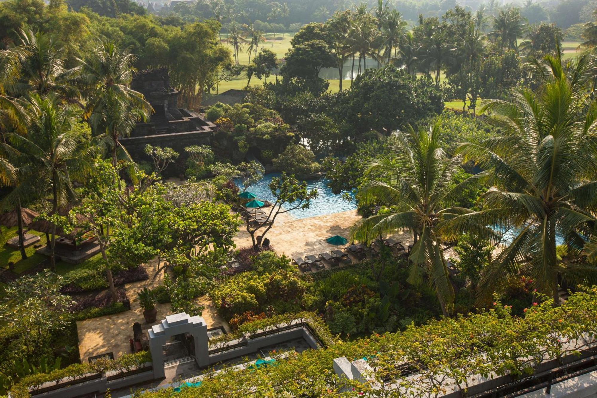 Hyatt Regency Yogyakarta Hotel Слеман Екстериор снимка The pool at the Four Seasons Hotel