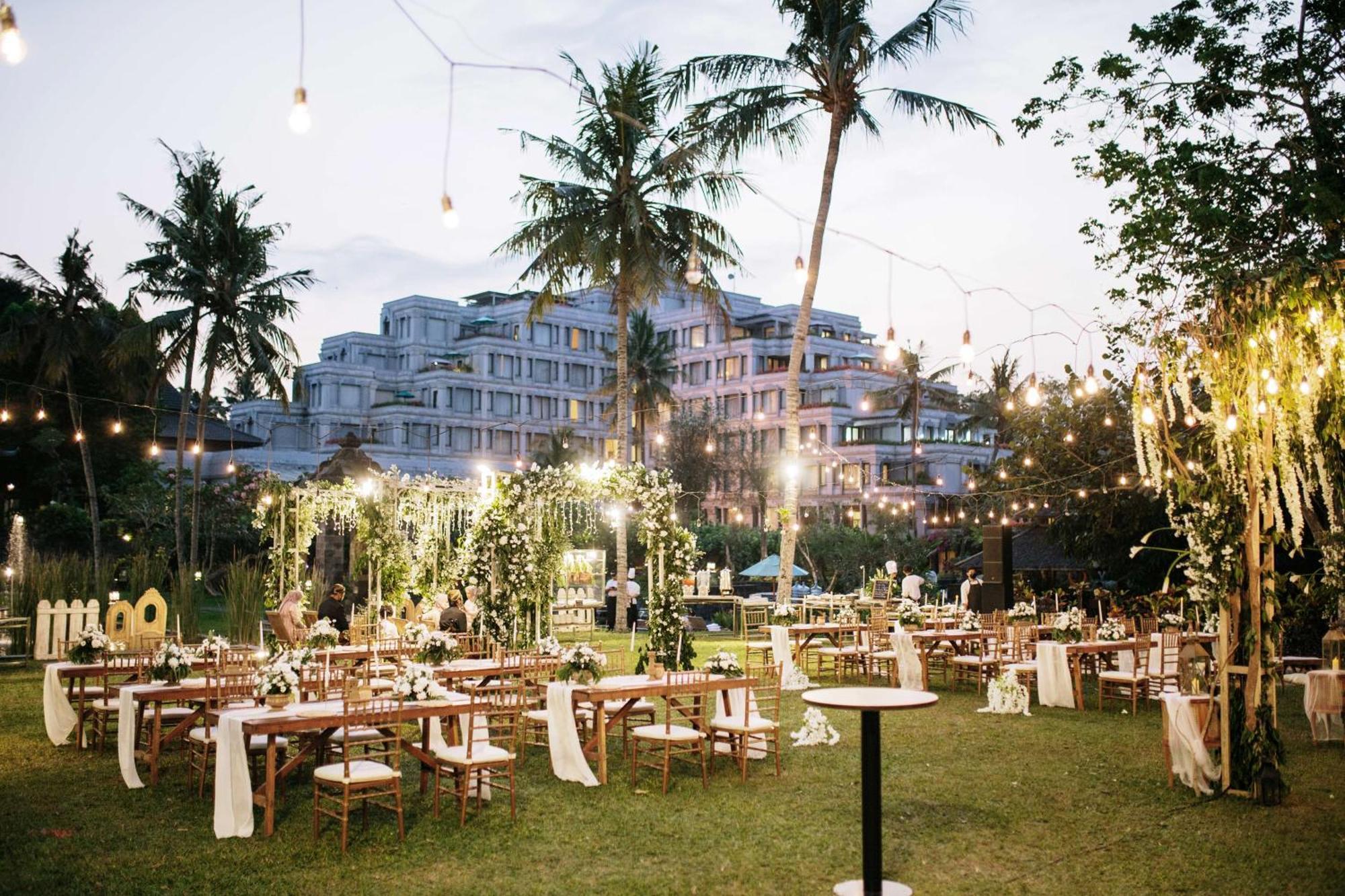 Hyatt Regency Yogyakarta Hotel Слеман Екстериор снимка The Royal Garden