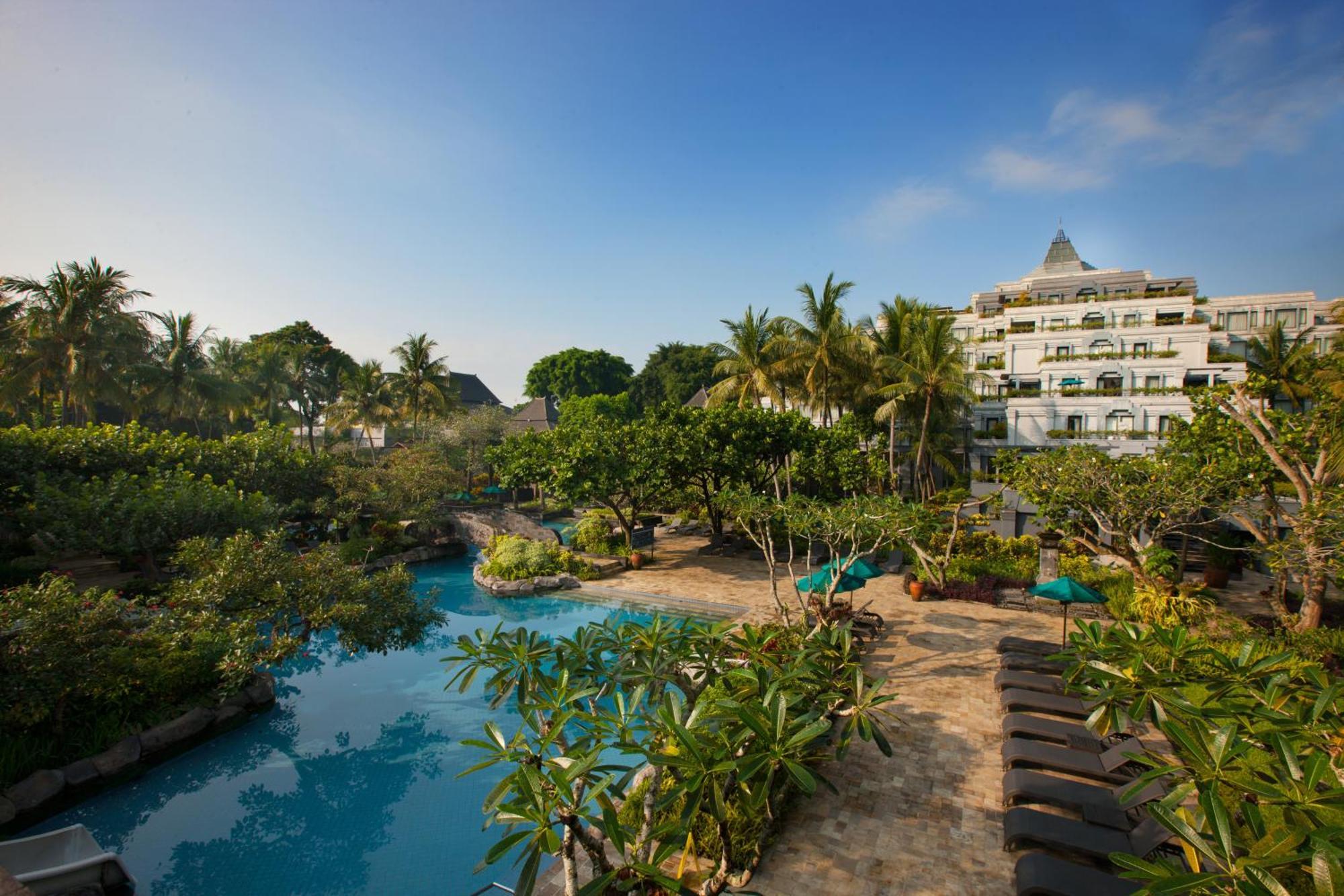 Hyatt Regency Yogyakarta Hotel Слеман Екстериор снимка The pool at the InterContinental Hotel, Bali Resort
